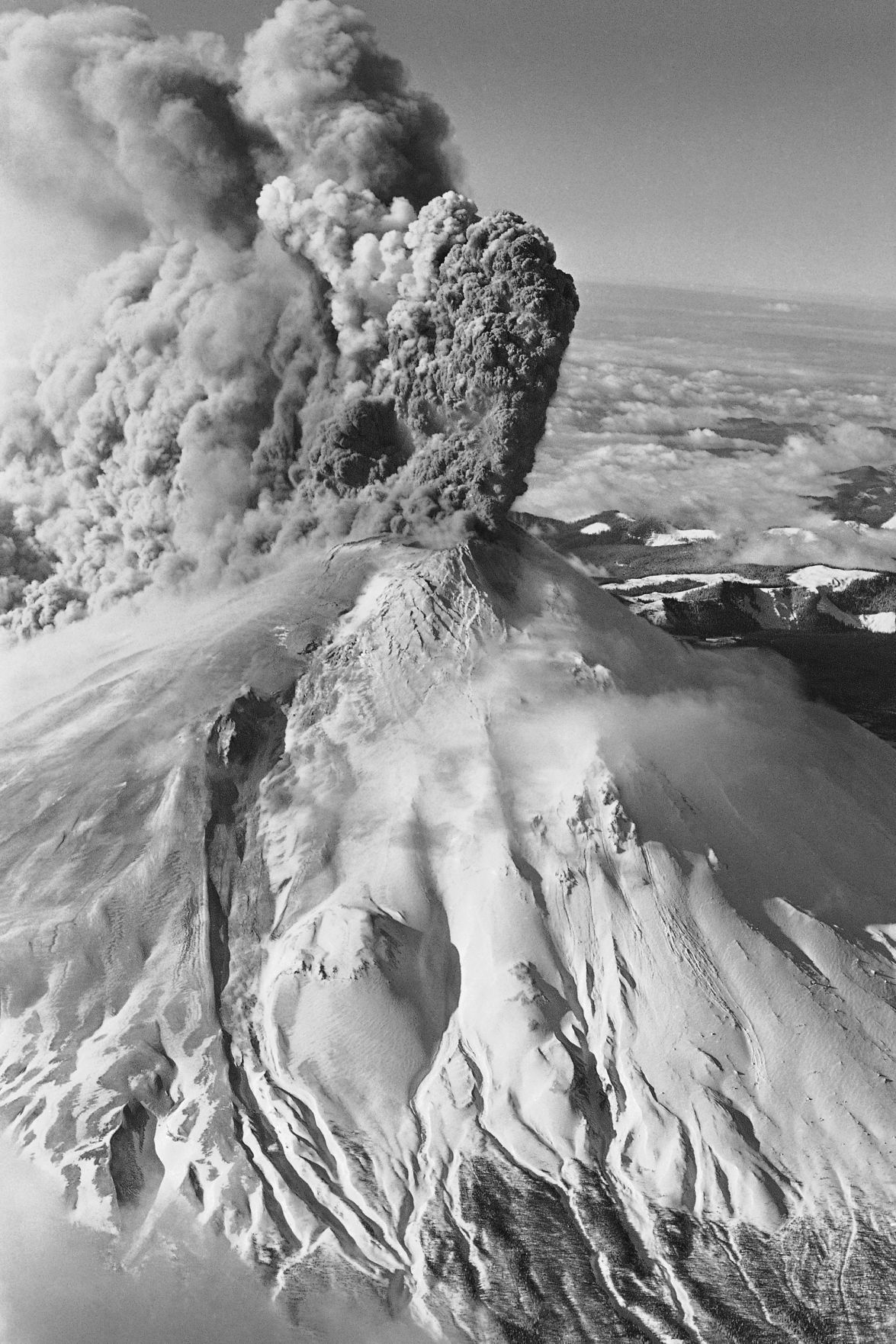 March 30, 1980: Smaller eruptions begin